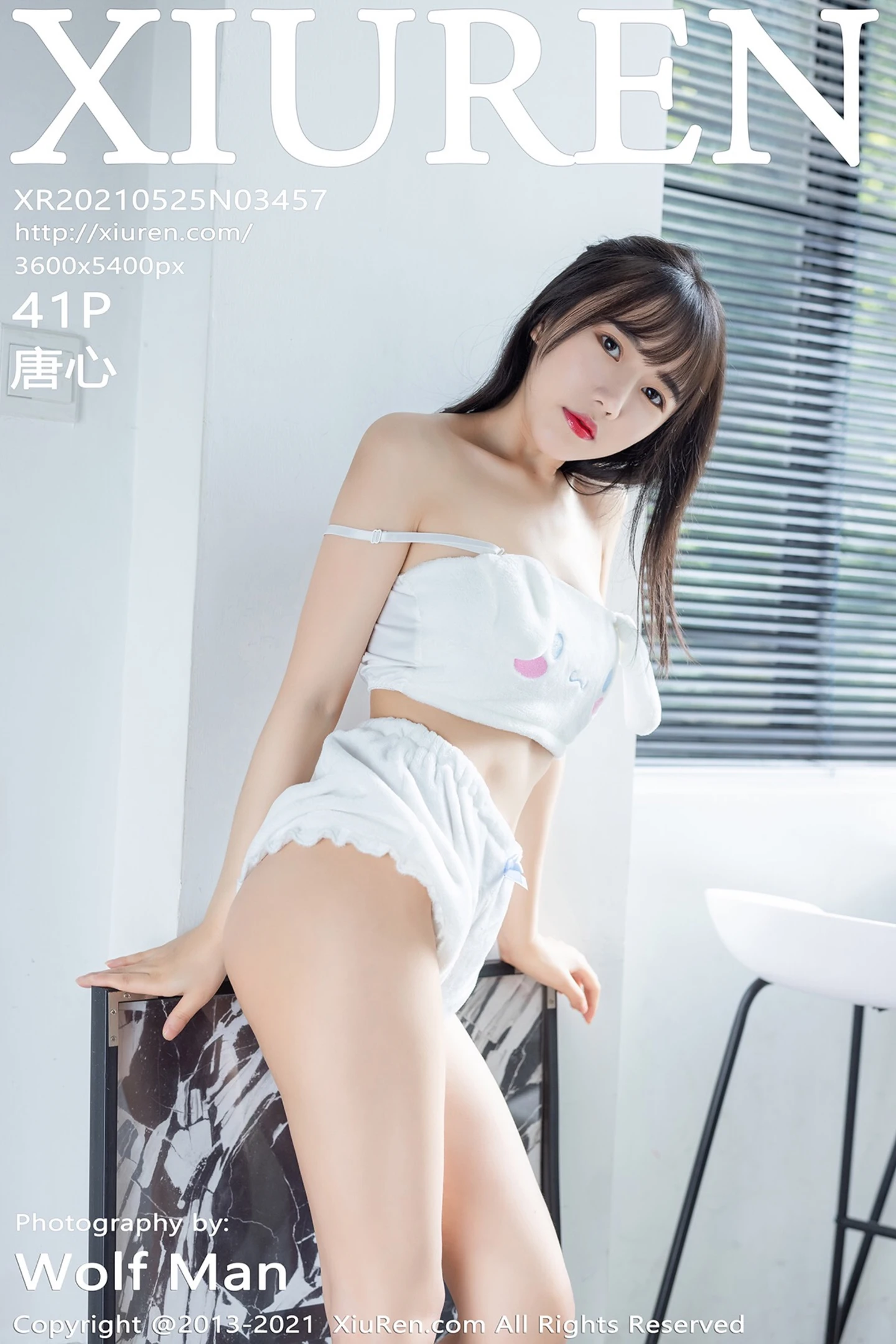[XiuRen秀人网]VOL.3457 嫩模唐心居家私房性感白色睡衣半脱露翘臀撩人诱惑写真41P-秀人网官方网站